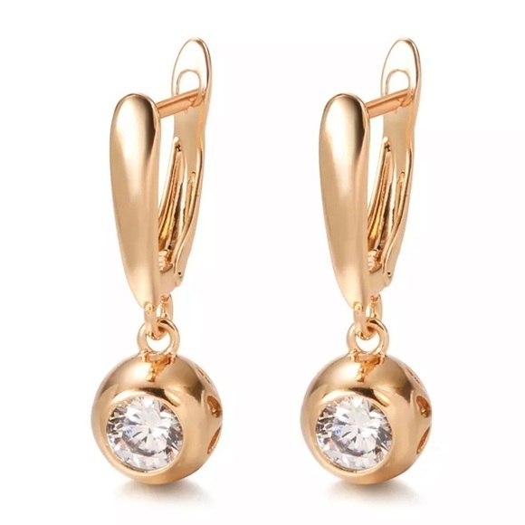🌟SALE🌟Rose Gold Plated Round Sparkling Zirconia Earrings - Picture 1 of 7